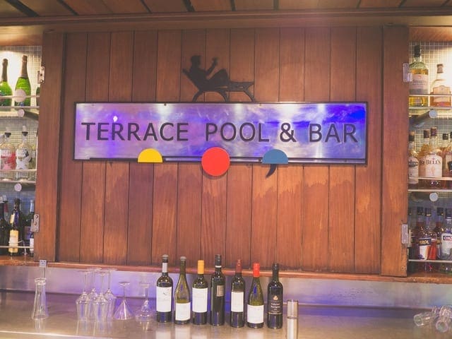 bar