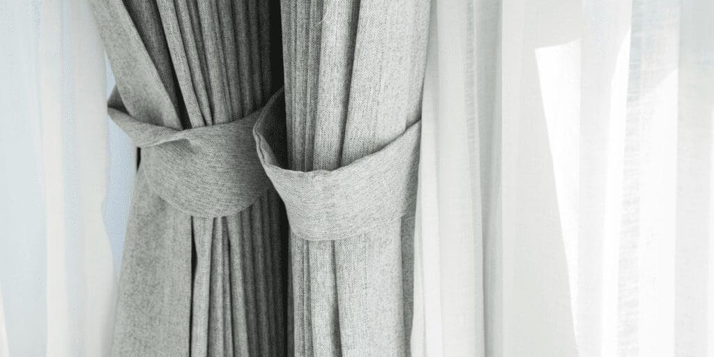 Curtains/Blinds